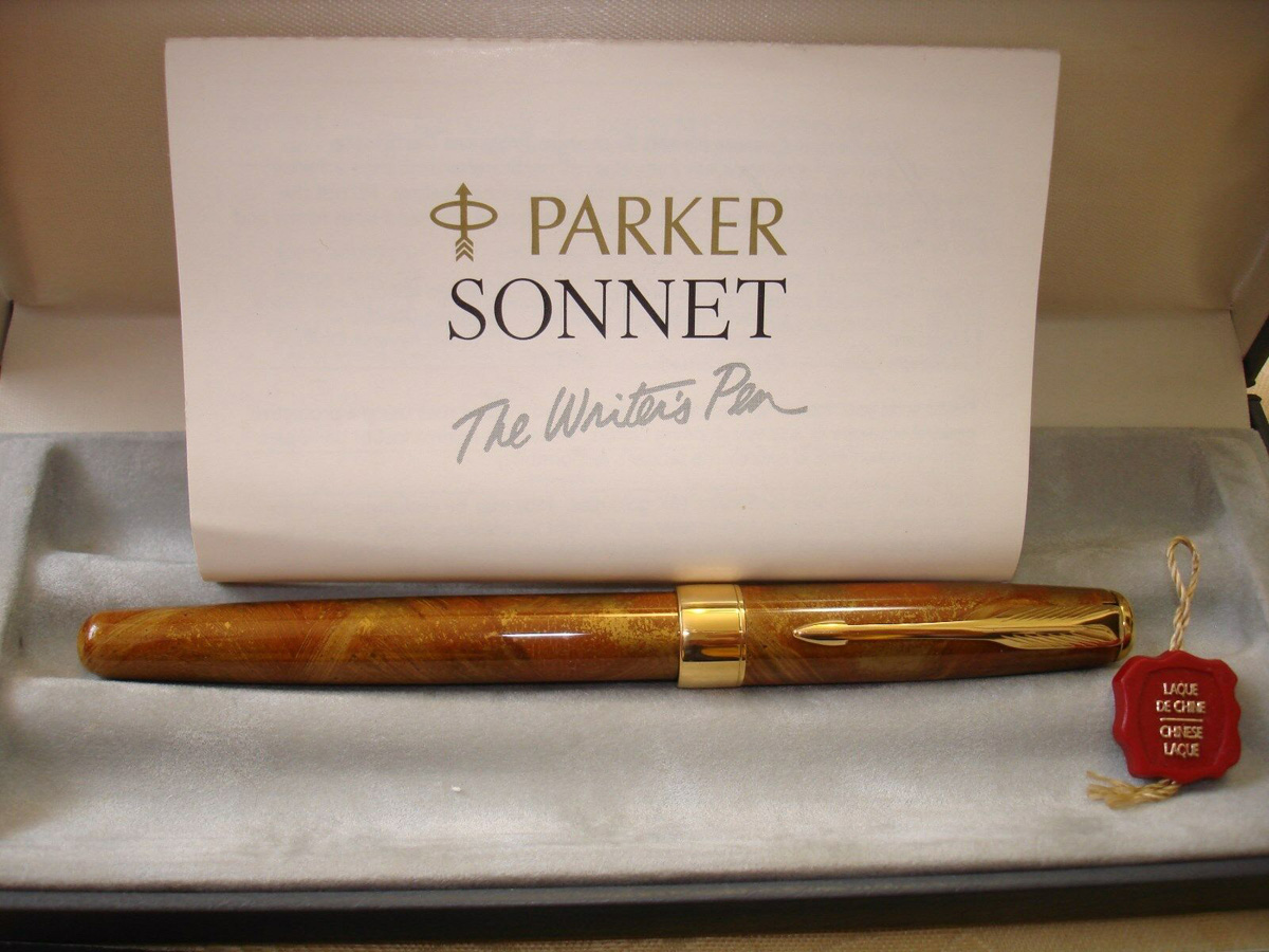 Какой паркер. Ручка Паркер из дерева. Parker Sonnet под дерево. Parker Sonnet коричневая. Фирменный магазин Паркер.